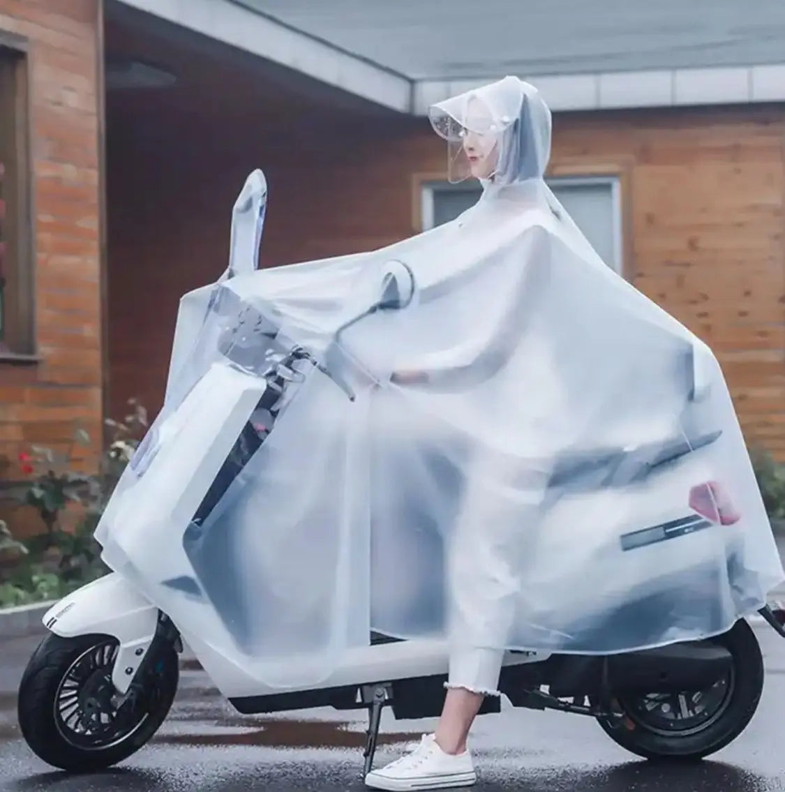 Pilot impermeable cubre moto — cubriendo la moto