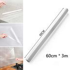 Film protector transparente aplicado en pared de cocina con campana extractora