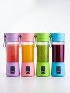Licuadoras portátiles con jugos de frutas de distintos colores