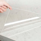 Film protector transparente sobre mesada de mármol - fácil de retirar