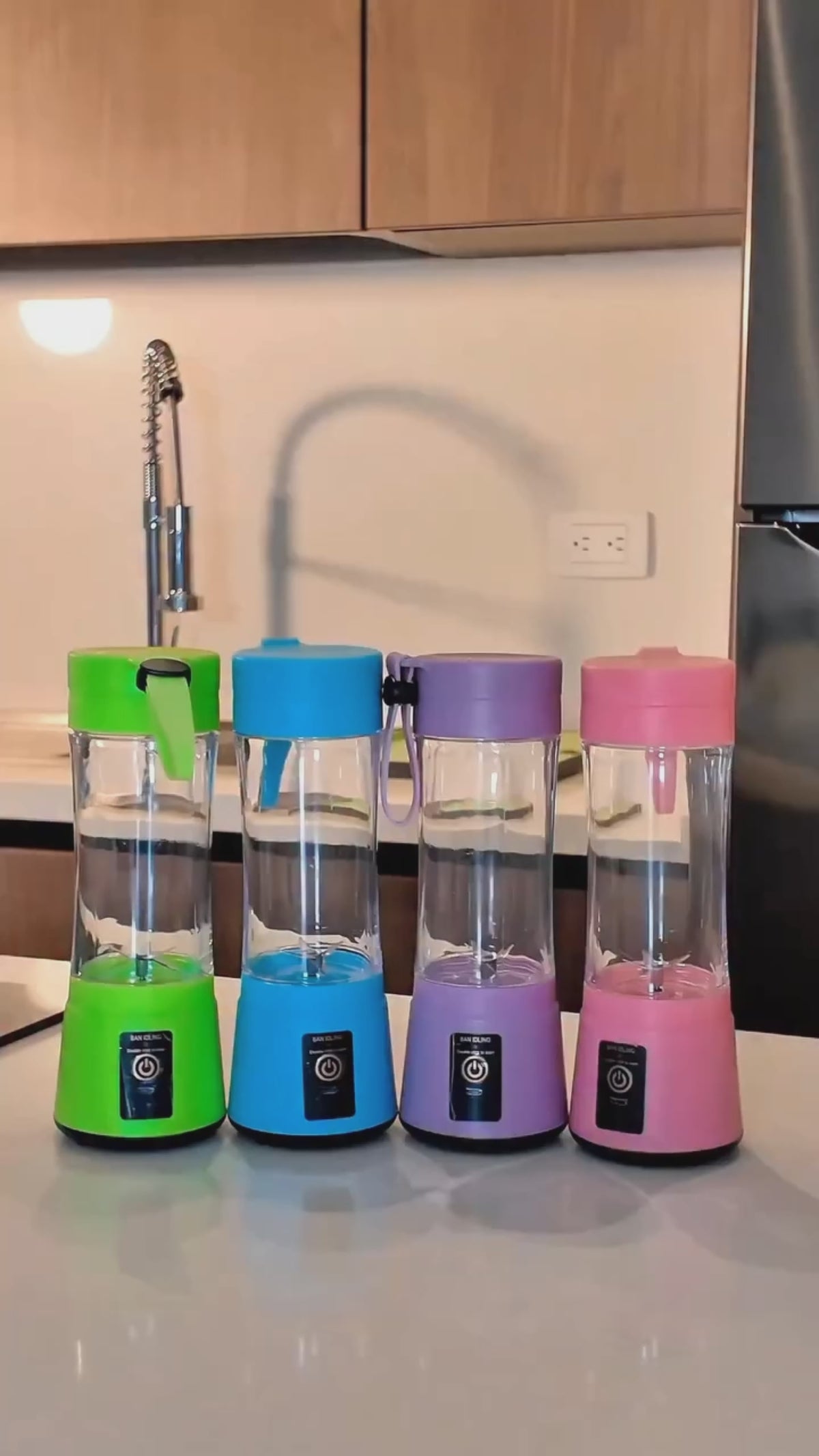Licuadora portátil USB: cargás, apretás y te la llevás