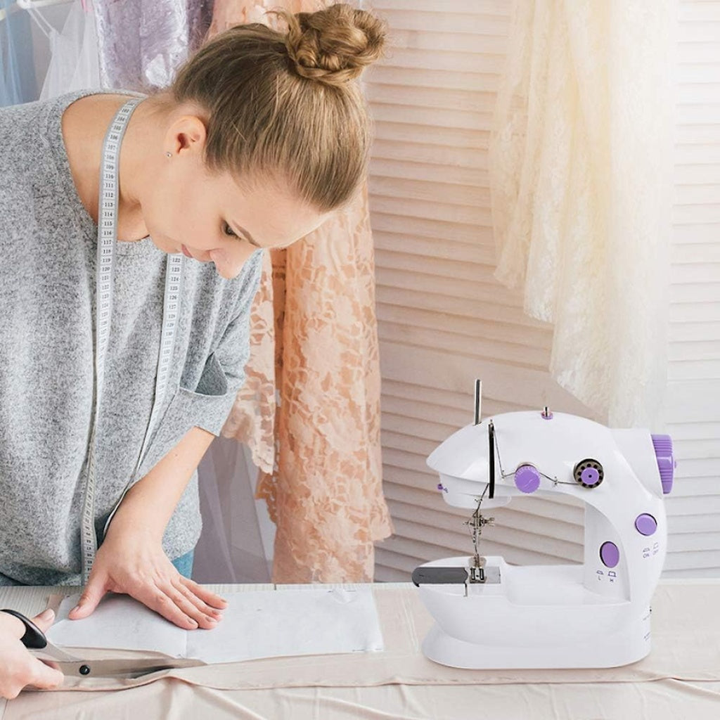 Máquina de coser mini con pedal — detalle